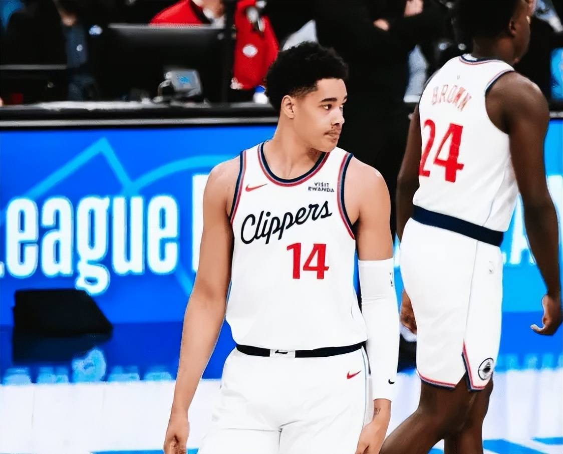 包含风云突变华盛顿奇才赛后状态回暖集结日犹他爵士备战CBA常规赛，现场解说直呼：国际比赛日费耶诺德备战法国杯的词条